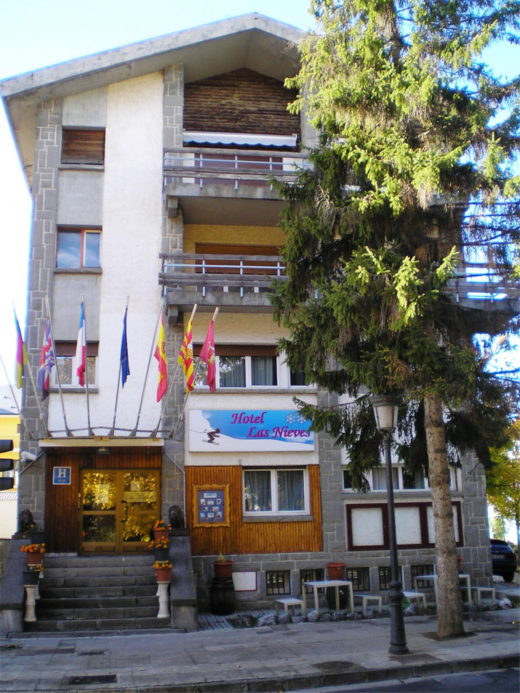 Auto Check In Hotel Las Nieves Jaca Zewnętrze zdjęcie