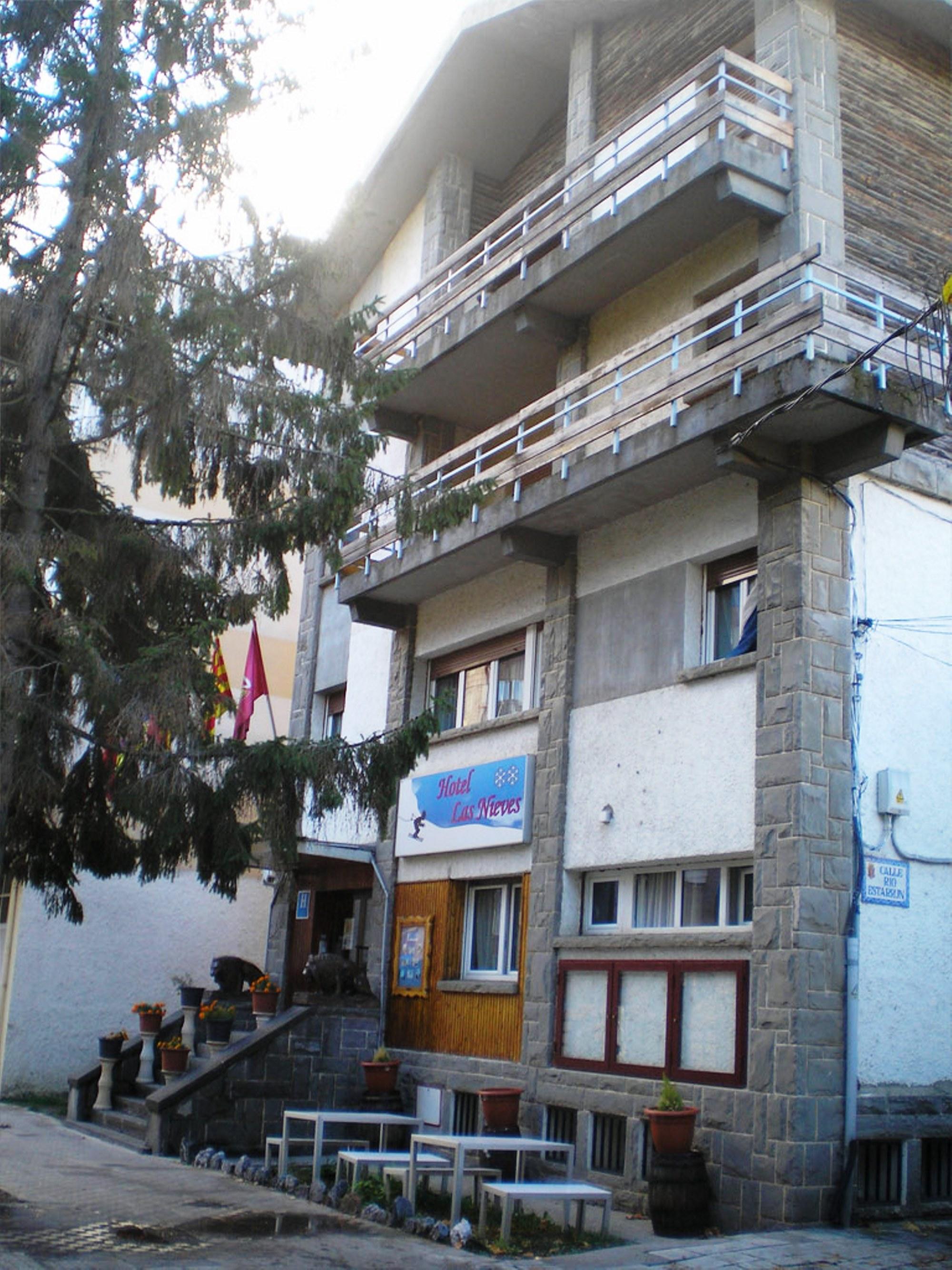 Auto Check In Hotel Las Nieves Jaca Zewnętrze zdjęcie
