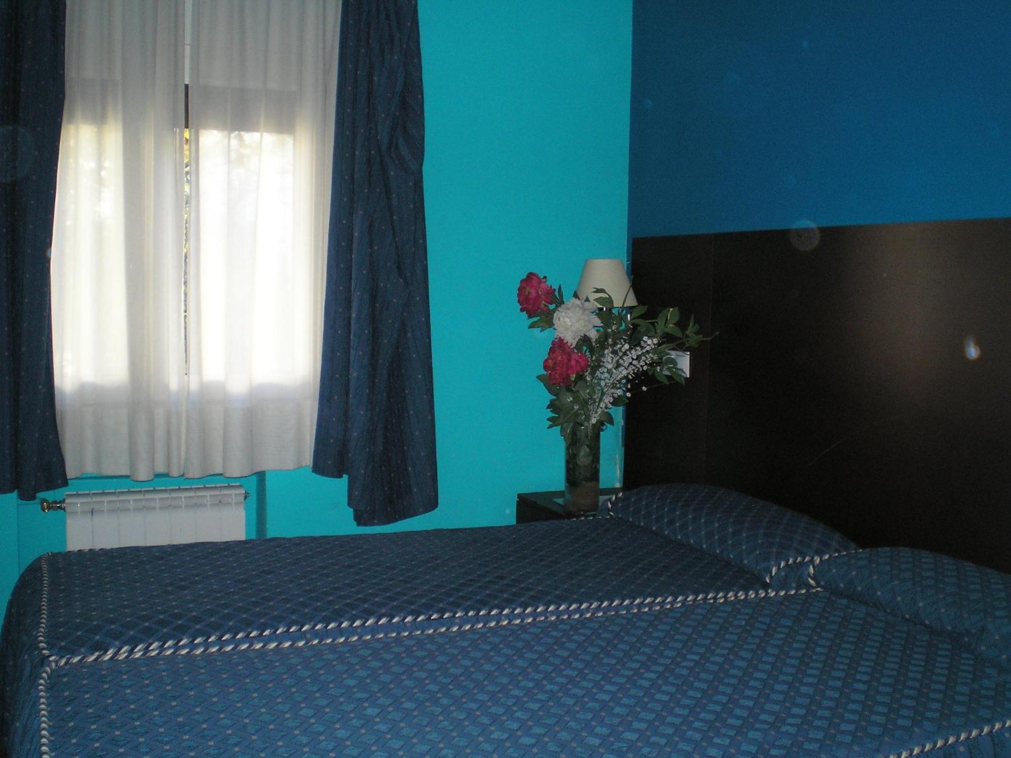 Auto Check In Hotel Las Nieves Jaca Zewnętrze zdjęcie