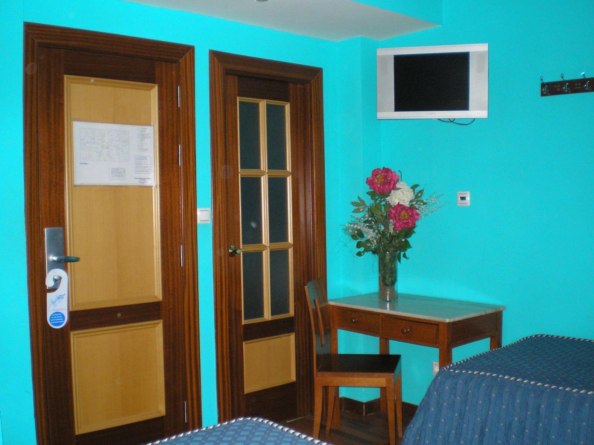Auto Check In Hotel Las Nieves Jaca Zewnętrze zdjęcie