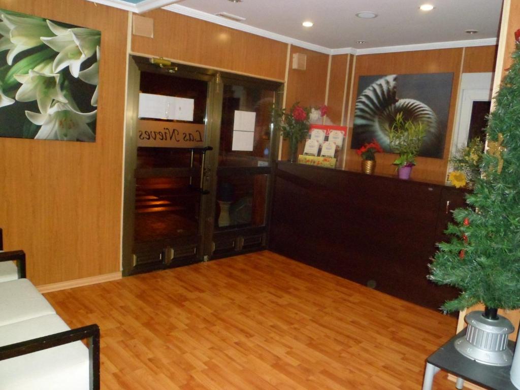 Auto Check In Hotel Las Nieves Jaca Pokój zdjęcie